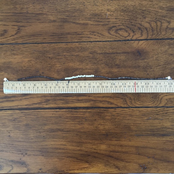 White and brown beaded necklace. - Picture 2 of 2